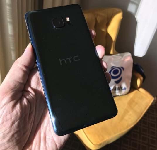 ˫ HTC U UltraͷȸPixelͬ 